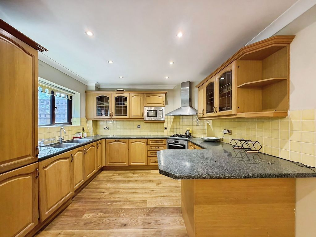 Property photo 3 of 17 Kitchen