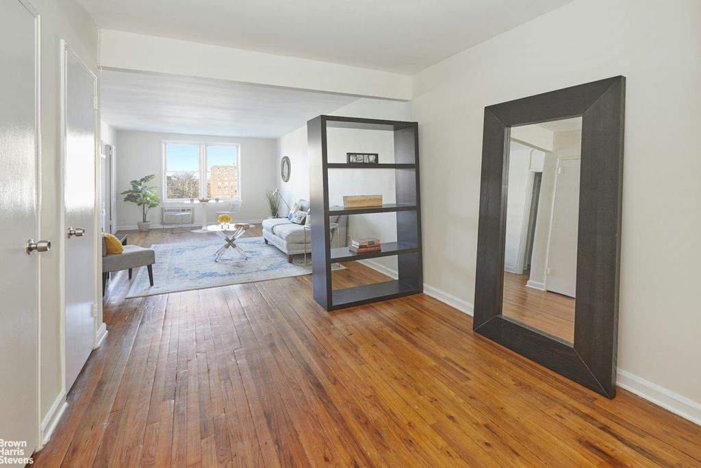 Property photo 3 of 10 <Alttext/>