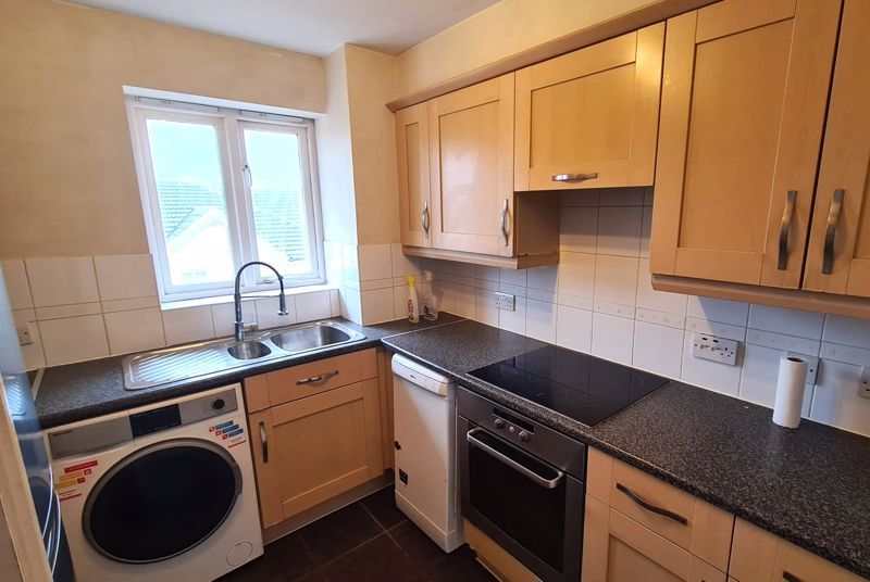 Property photo 3 of 11 Kitchen