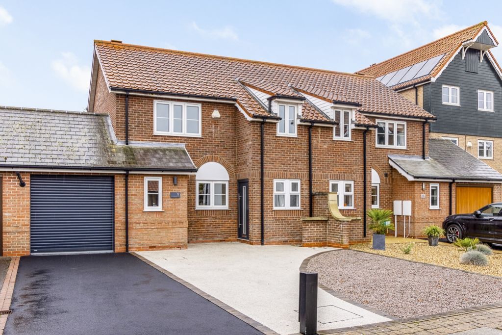 Property photo 1 of 31 9 Bridge Walk (Burton Waters)-8