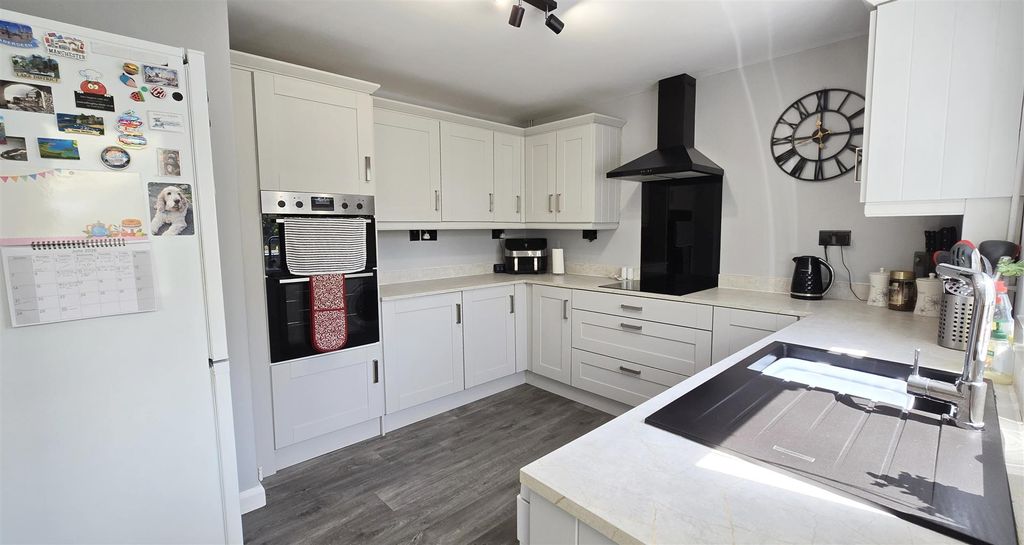 Property photo 2 of 22 Kitchen
