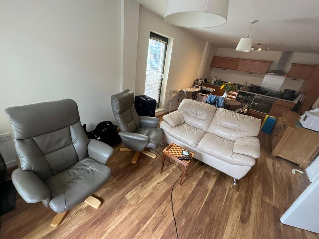 Property photo 3 of 15 Lounge