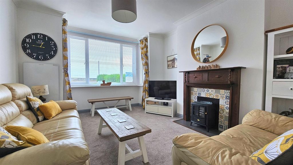 Property photo 1 of 8 Lounge