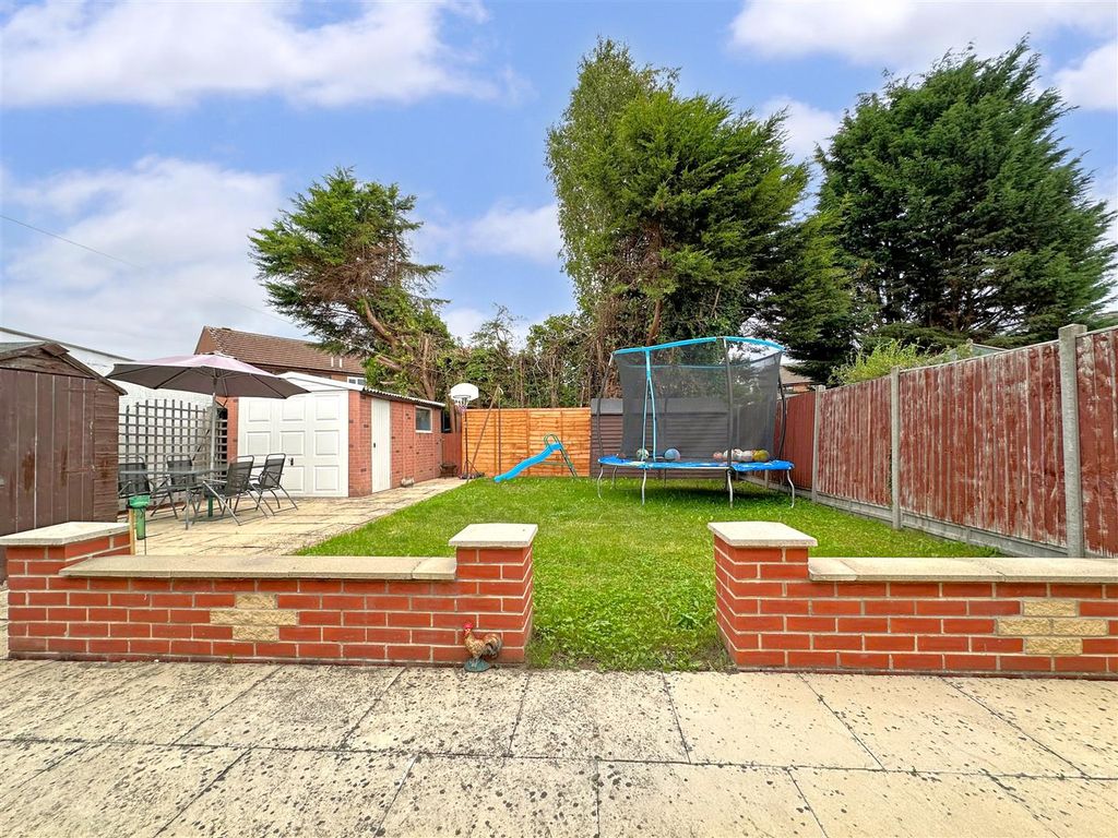 Property photo 3 of 20 Lovely Private Garden 428