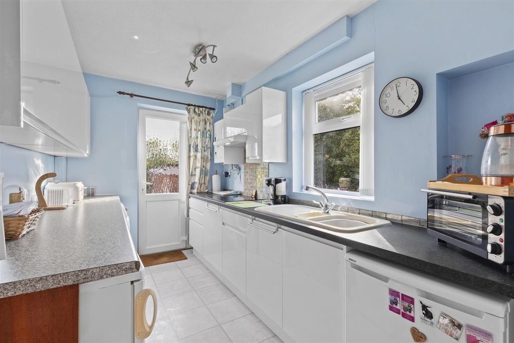 Property photo 3 of 15 Southfield Road-8.Jpg