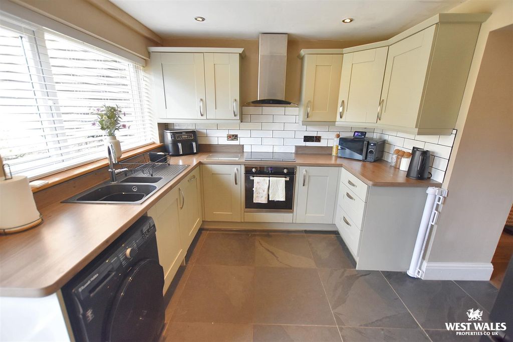 Property photo 3 of 21 7 (63).Jpg