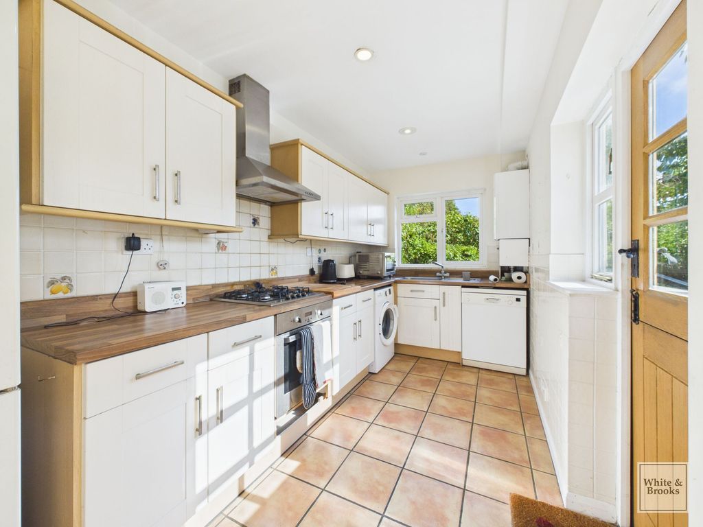 Property photo 3 of 22 Kitchen