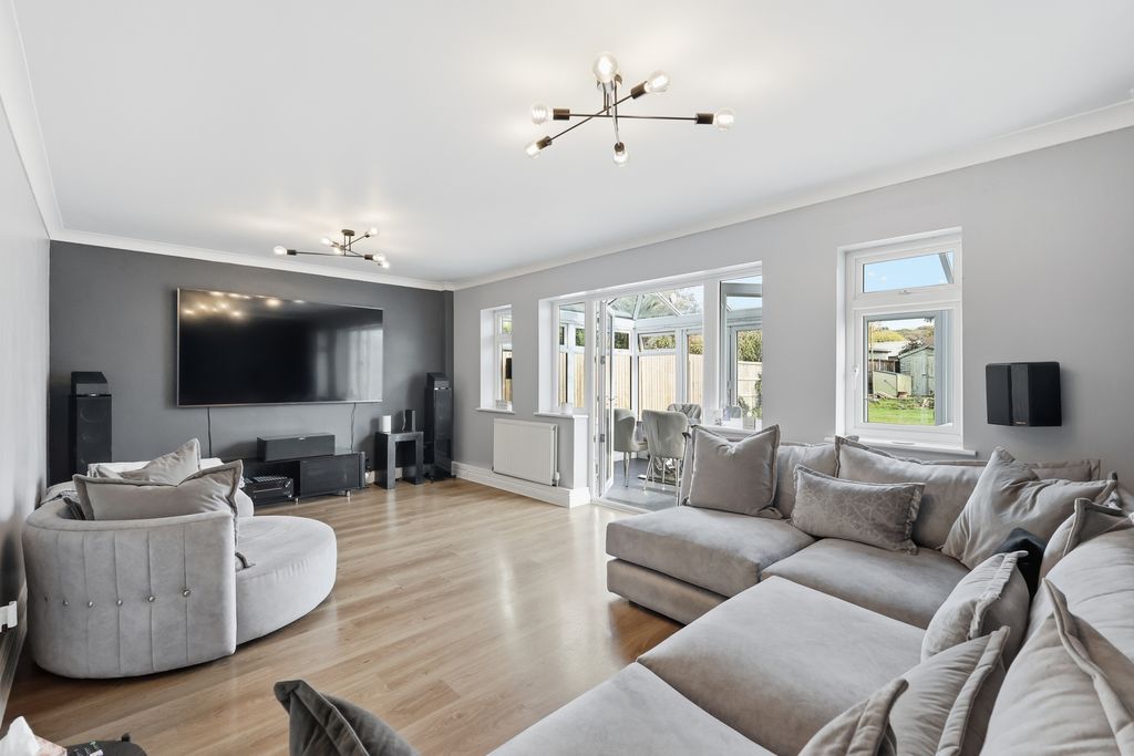 Property photo 2 of 22 4S6A4938