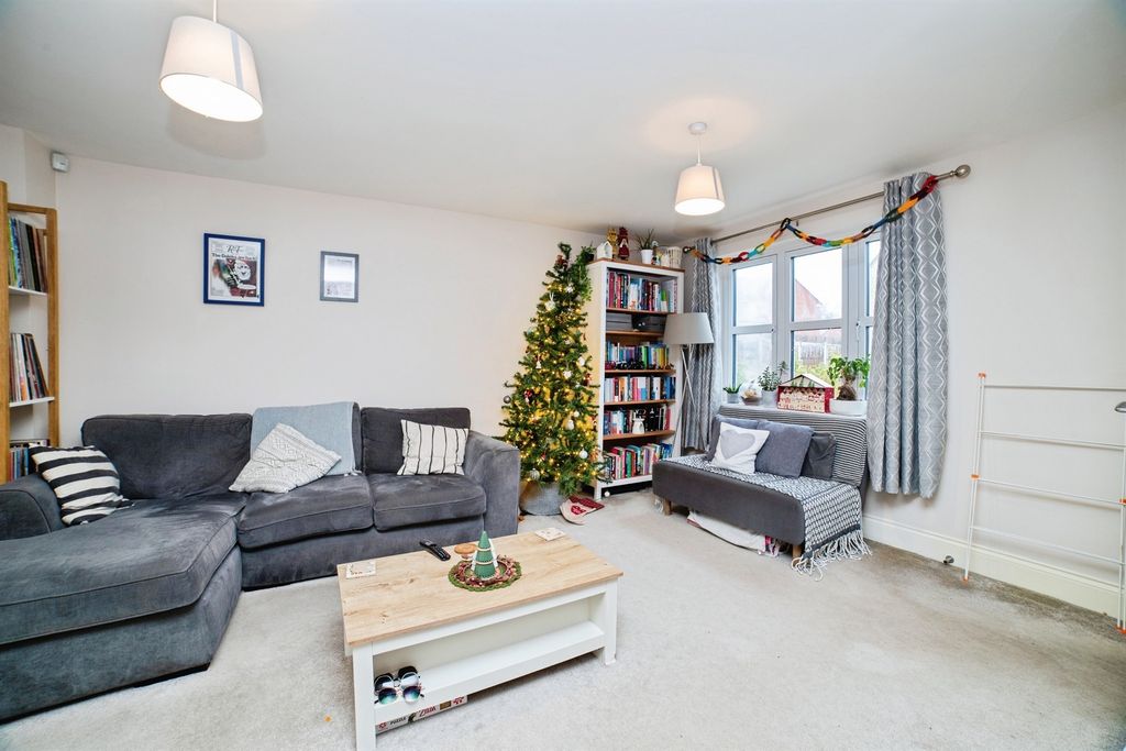 Property photo 2 of 20