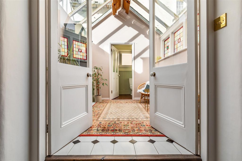 Property photo 3 of 20 Conservatory