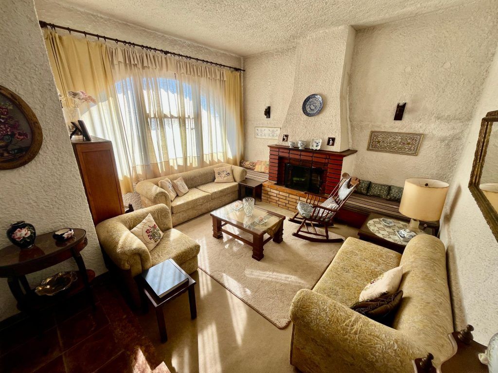 Property photo 2 of 32