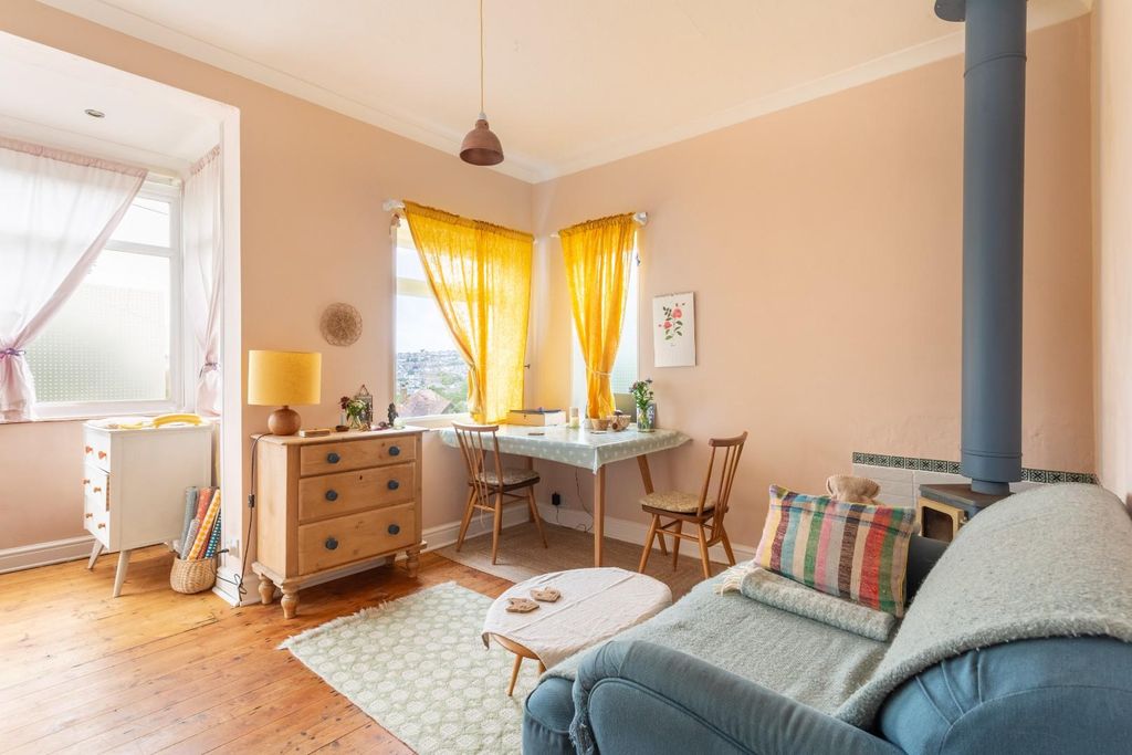Property photo 2 of 16 Hailsham Avenue-1.Jpg