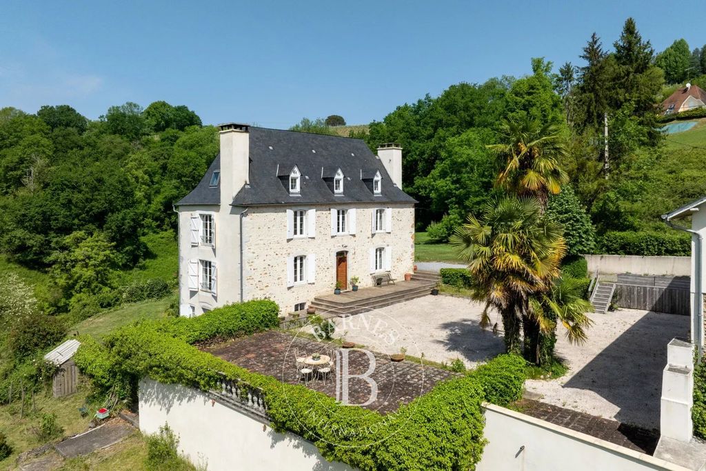 Property photo 1 of 34