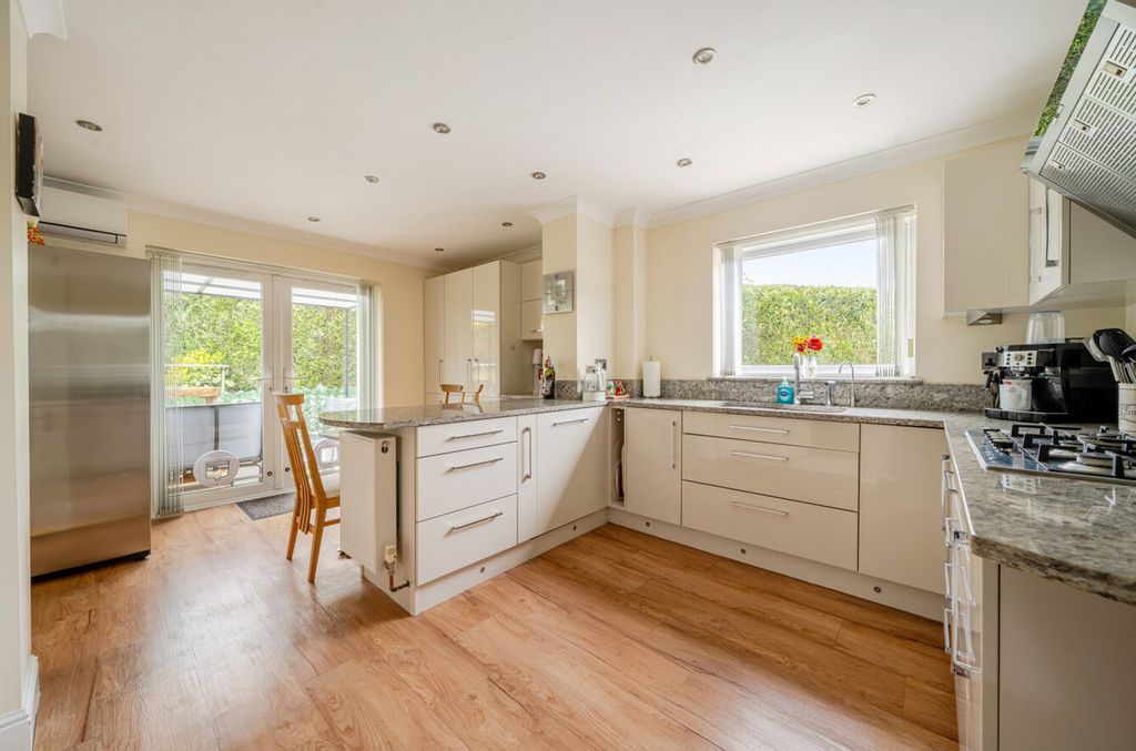 Property photo 2 of 24
