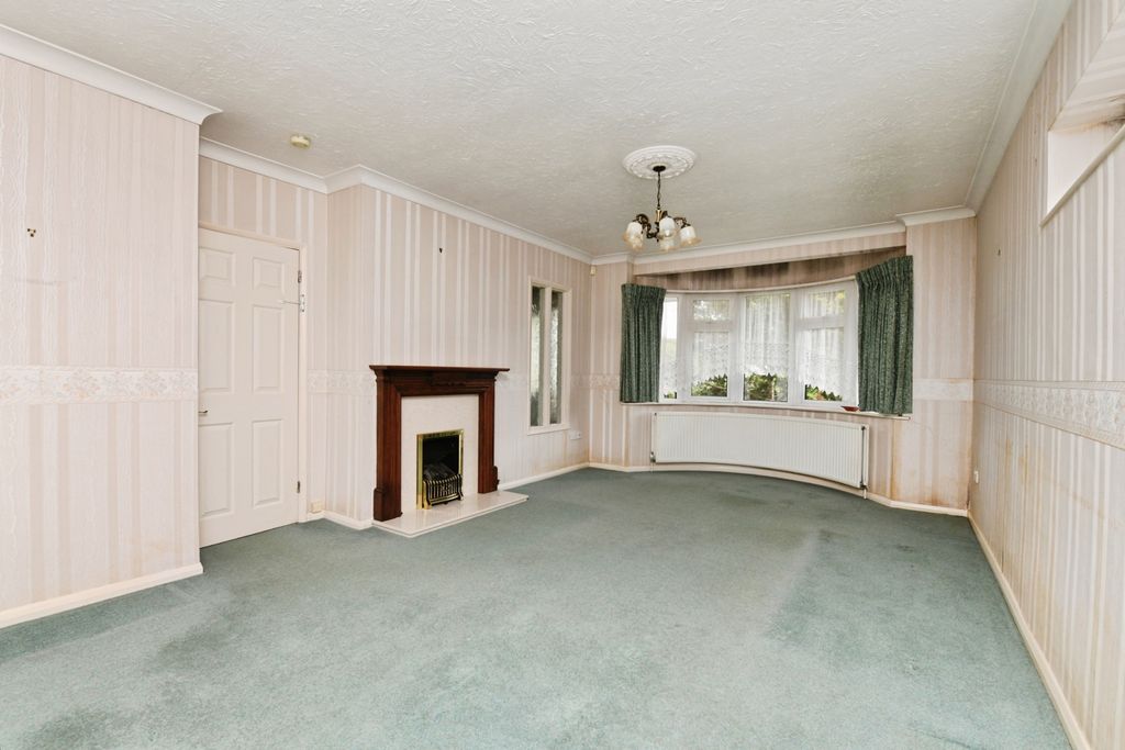 Property photo 3 of 19 Interior