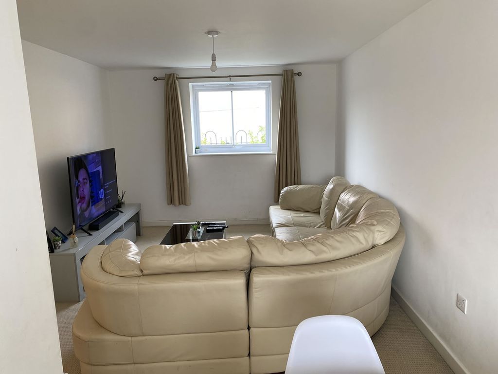 Property photo 3 of 9 Sol394758520260818-Interior-7-Befuem41Xzywcuyt.Jpg