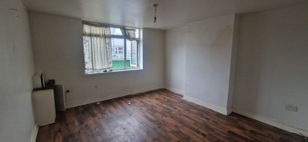 Property photo 3 of 6 Gallery