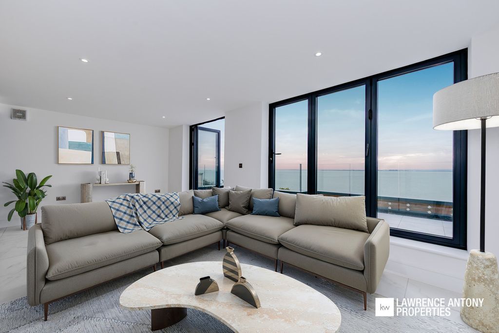 Additional image 6 of 2 bed flat for saleGrand Parade, Leigh-On-Sea SS9