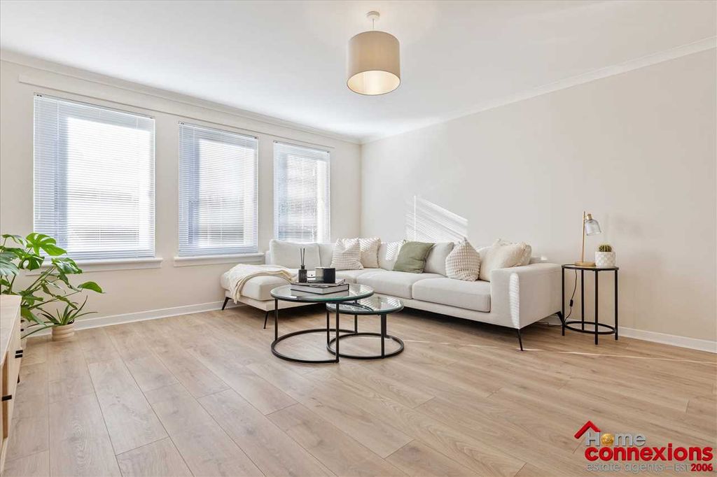 Property photo 2 of 19 Lounge Dining (1)