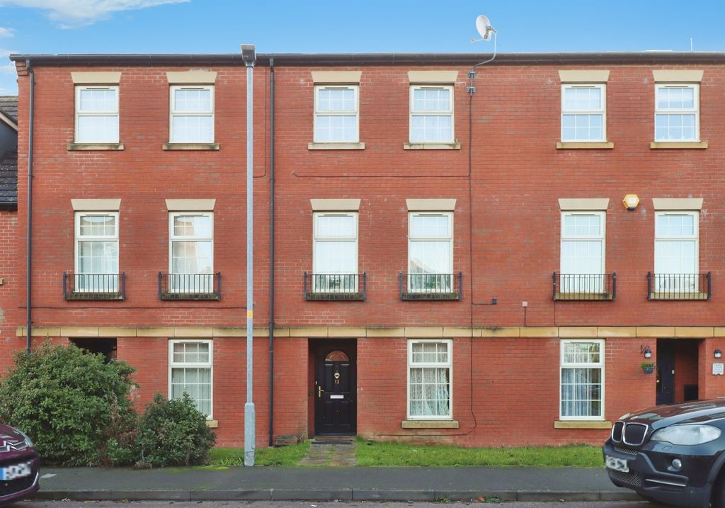 Property photo 2 of 18
