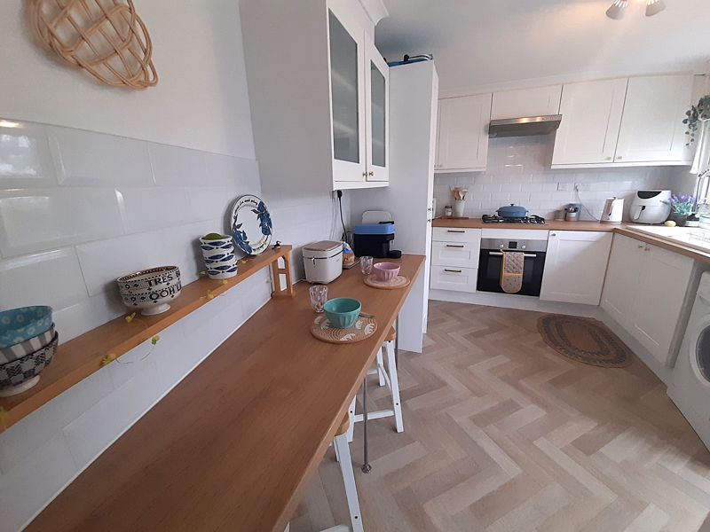 Property photo 2 of 19 Kitchen