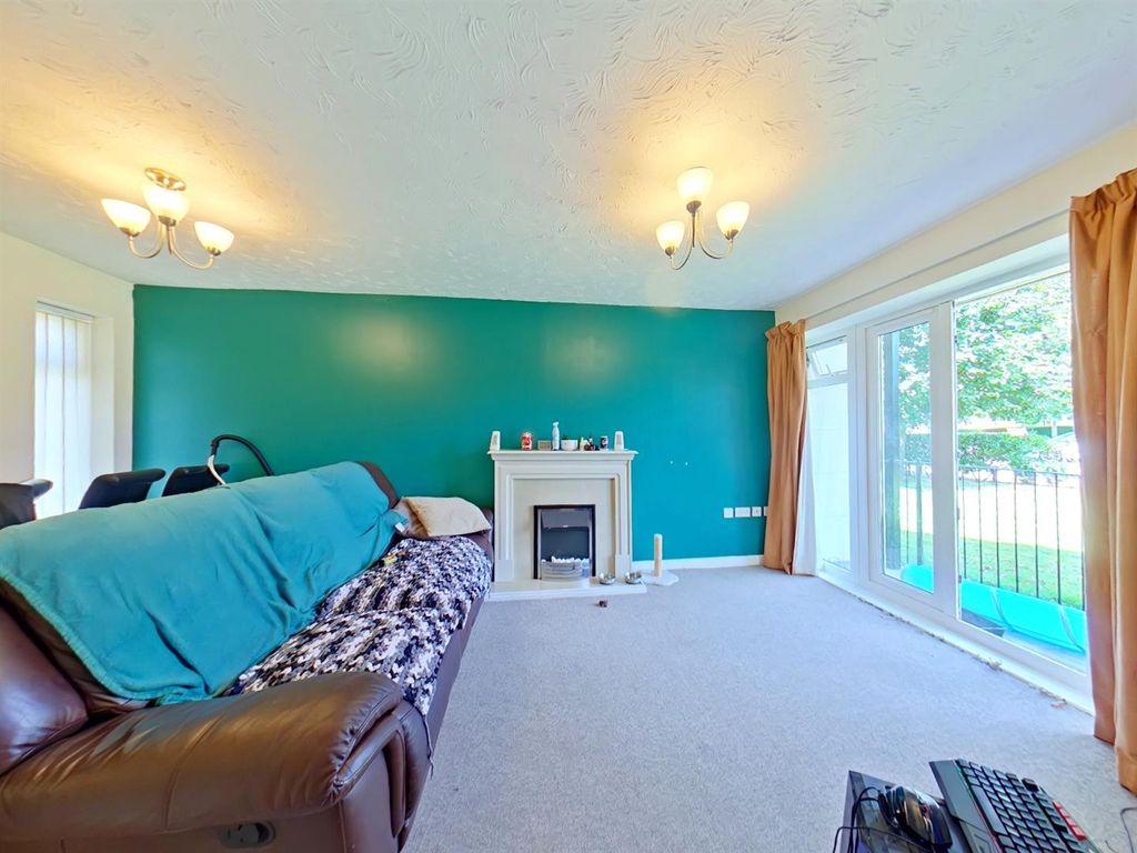 Property photo 2 of 14 Lounge