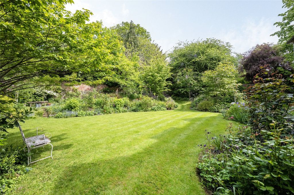 Property photo 2 of 19 Garden