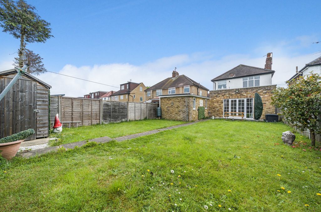 Property photo 3 of 16 976611 (10)