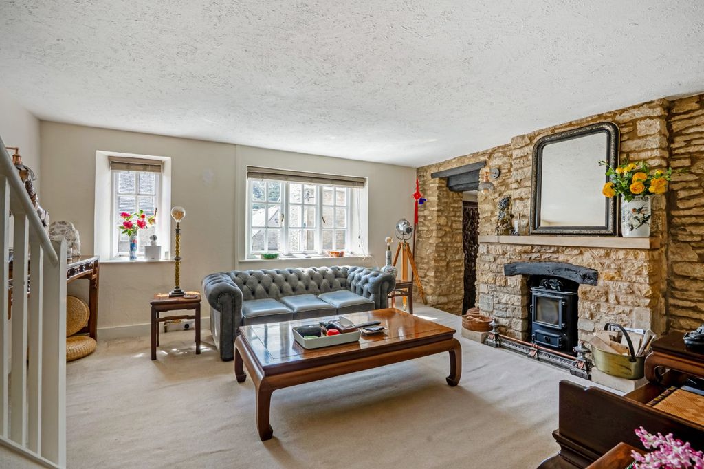 Property photo 2 of 15 Sitting Room