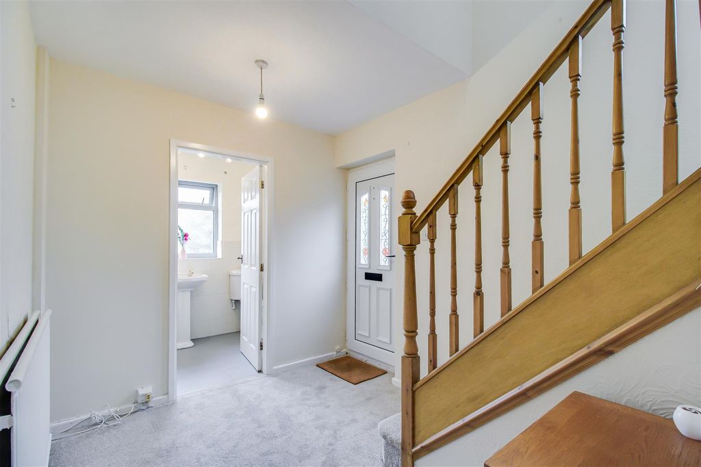 Property photo 3 of 18 Entrance Hall