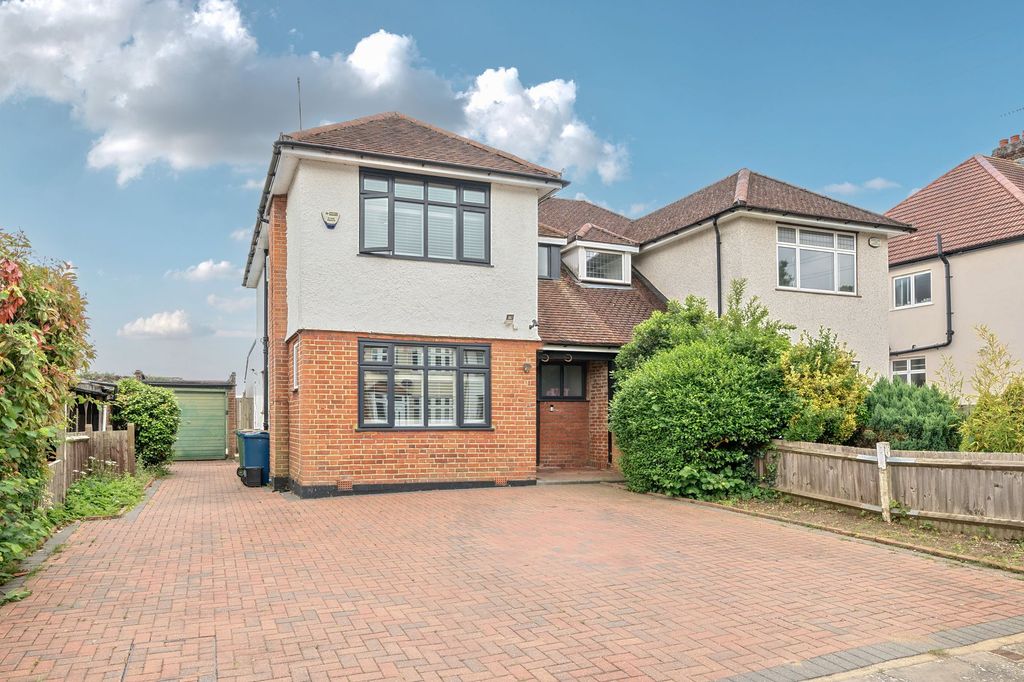 Property photo 1 of 18 External