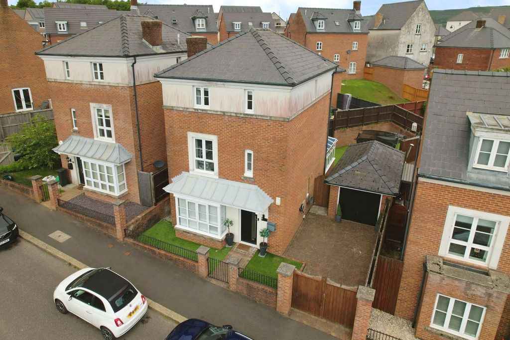 Property photo 1 of 25