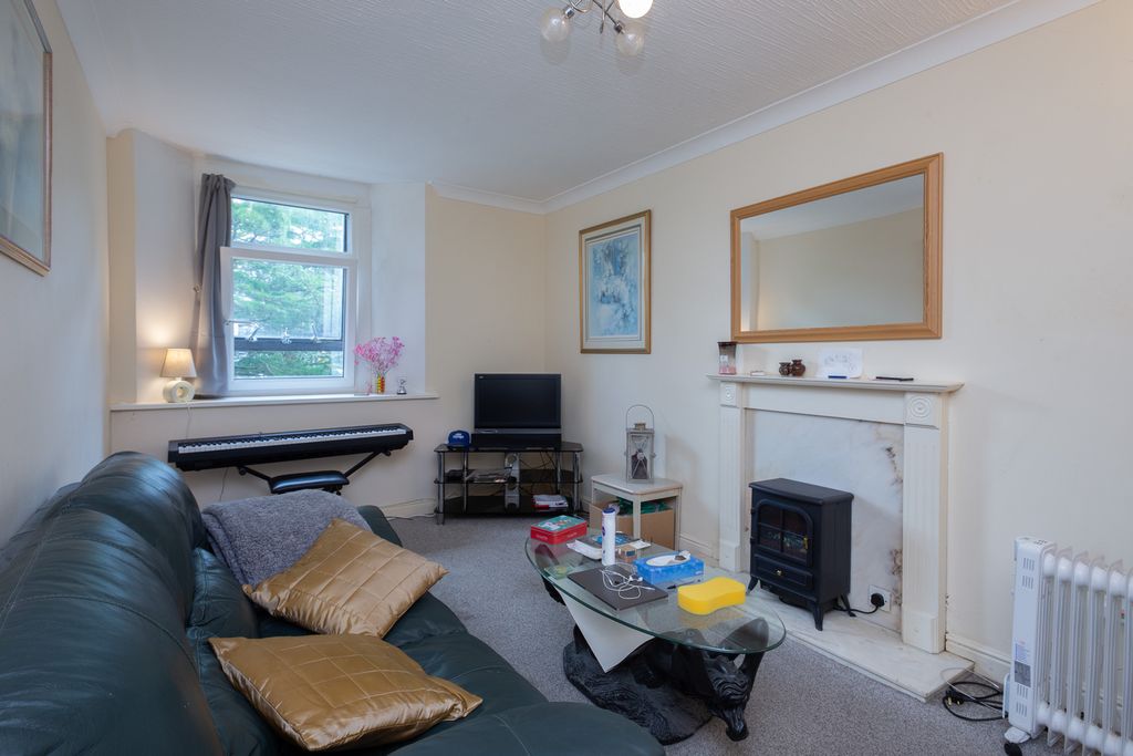 Property photo 2 of 27