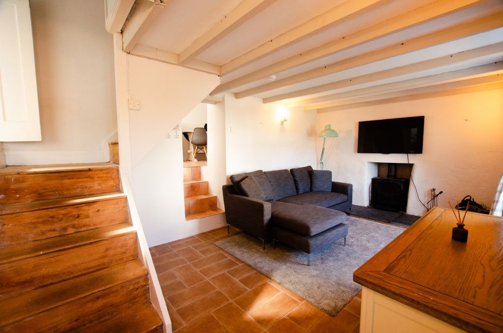 Property photo 2 of 10 23A Fore Street-09