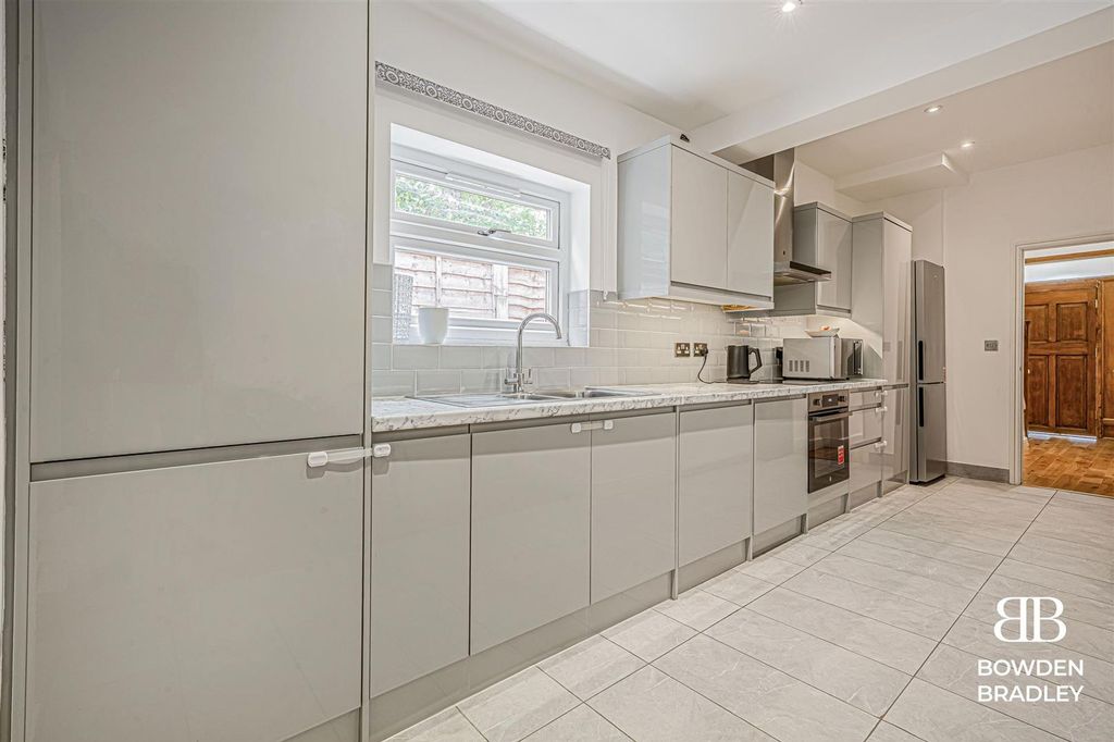 Property photo 2 of 19 Kitchen/Diner