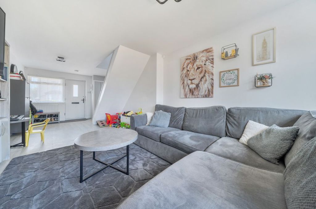 Property photo 3 of 19