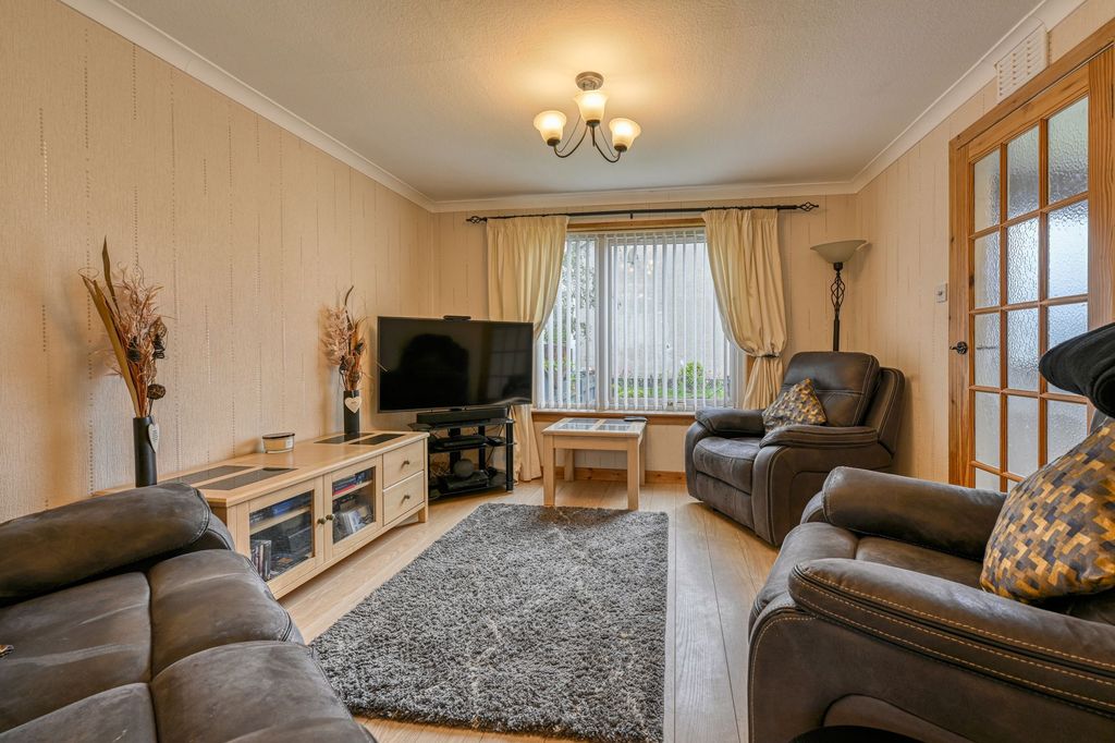 Property photo 2 of 25