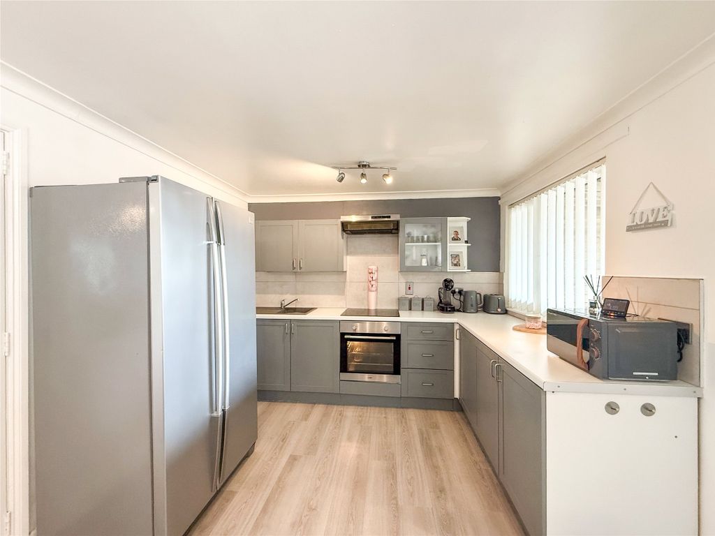 Property photo 3 of 20 Dining Kitchen