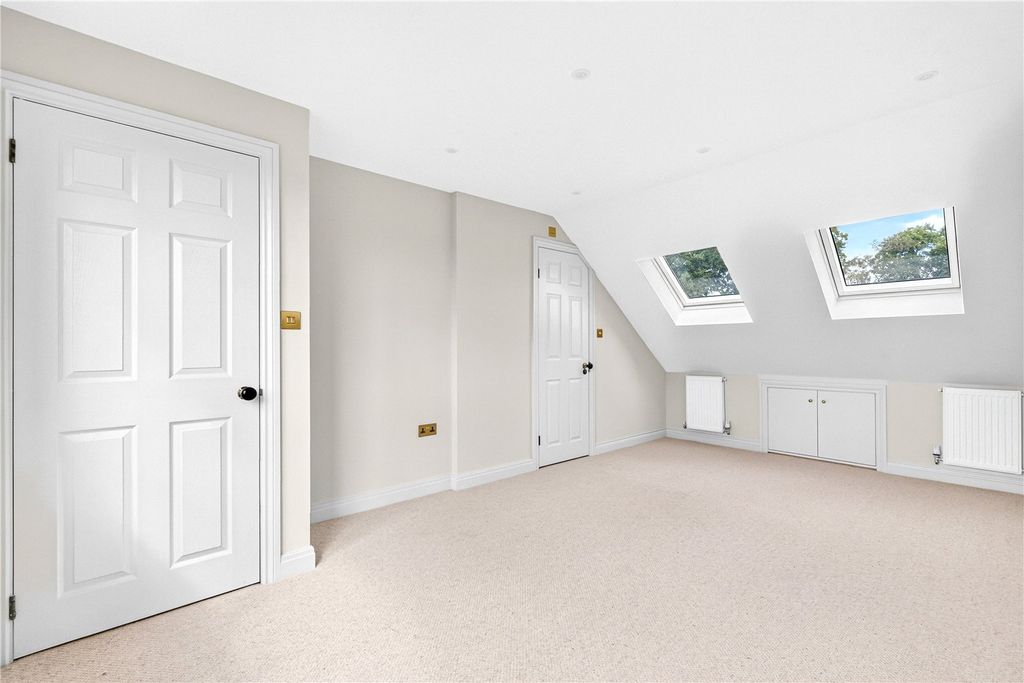 Property photo 2 of 12 Picture No. 11