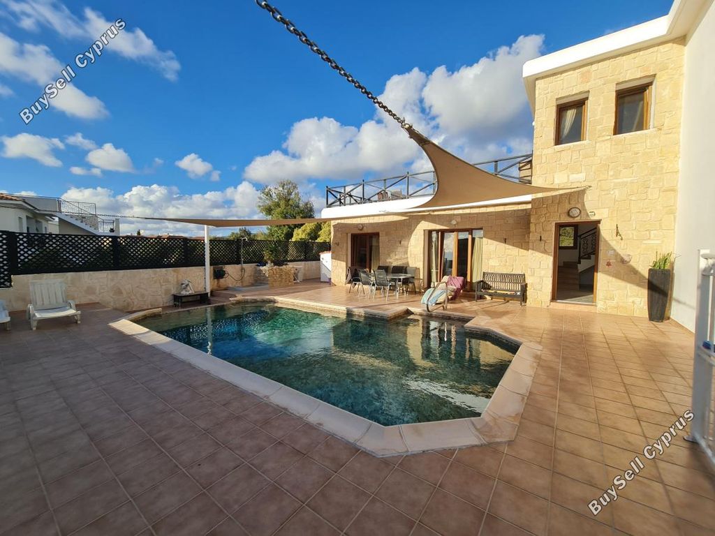 Property photo 2 of 31