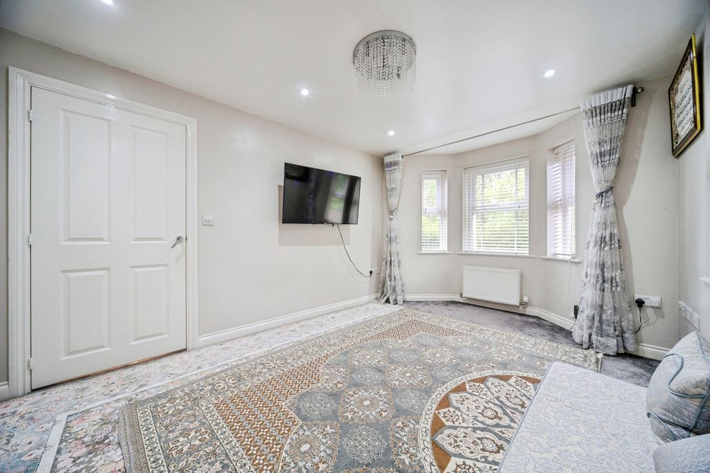 Property photo 3 of 18 Pbox-Img.Jpg