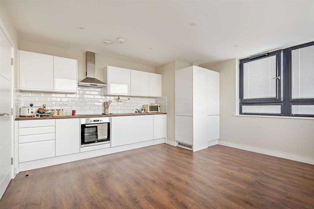 Property photo 2 of 13 8699814-Interior11-800.Jpg