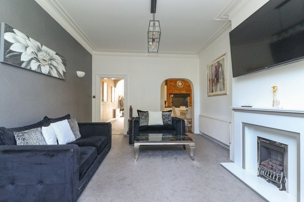 Property photo 3 of 18 Picture 3