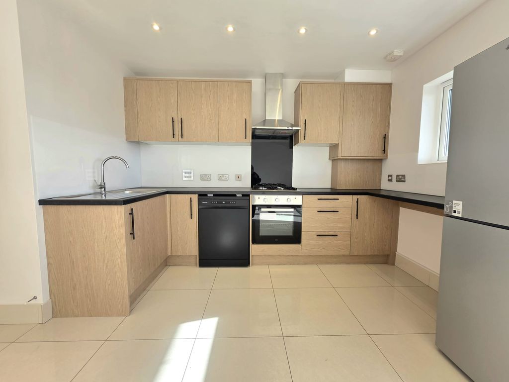 Property photo 2 of 9 Kitchen