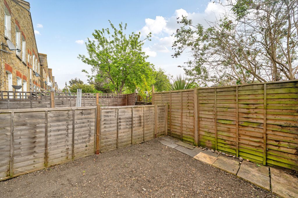 Property photo 3 of 14 1447367-9-69E63Cb...
