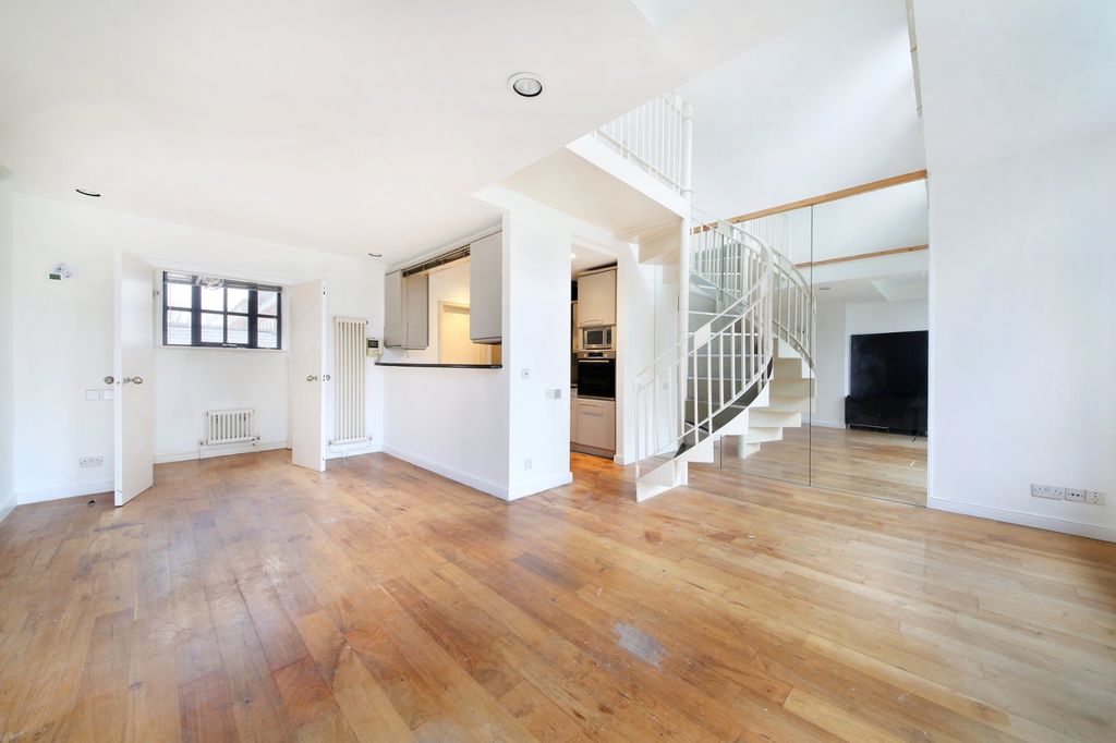 Property photo 2 of 22