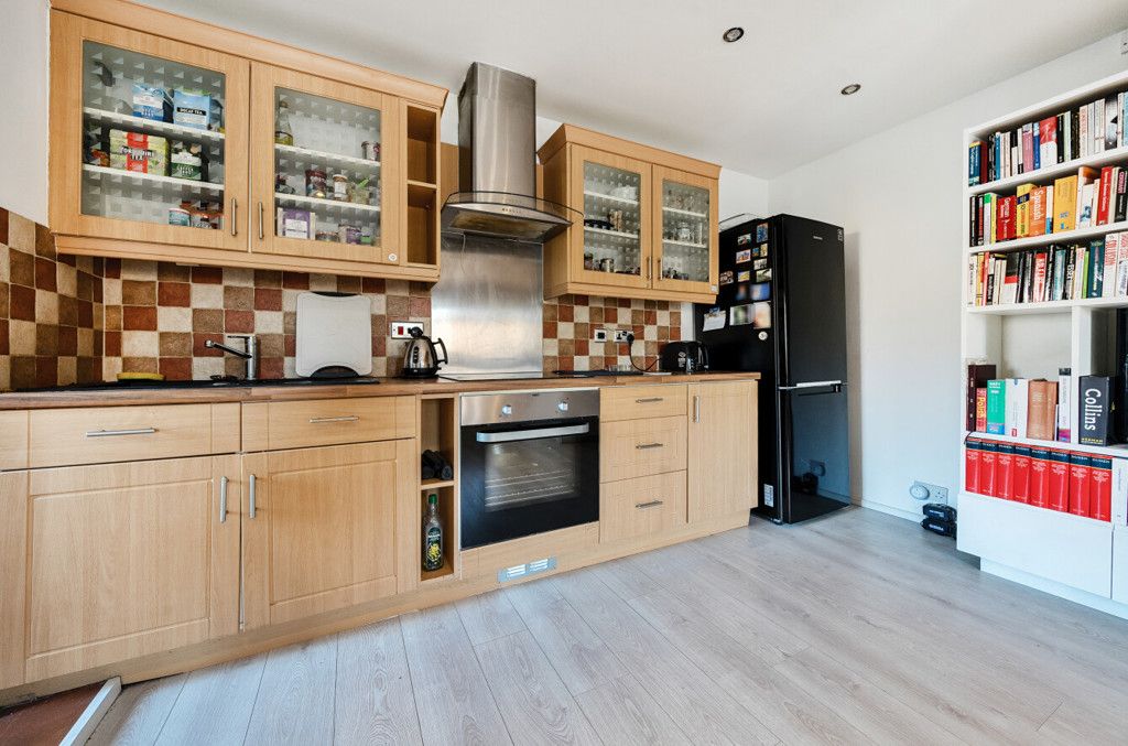Property photo 3 of 12 Kitchen
