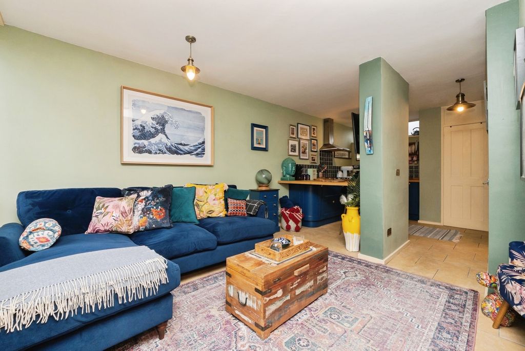 Property photo 2 of 20 Pbox-Img.Jpg