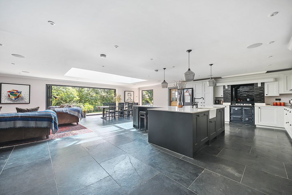 Property photo 3 of 23