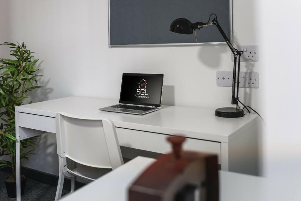 Property photo 1 of 10 A Bright And Tidy Communal Workspace Equipped With...